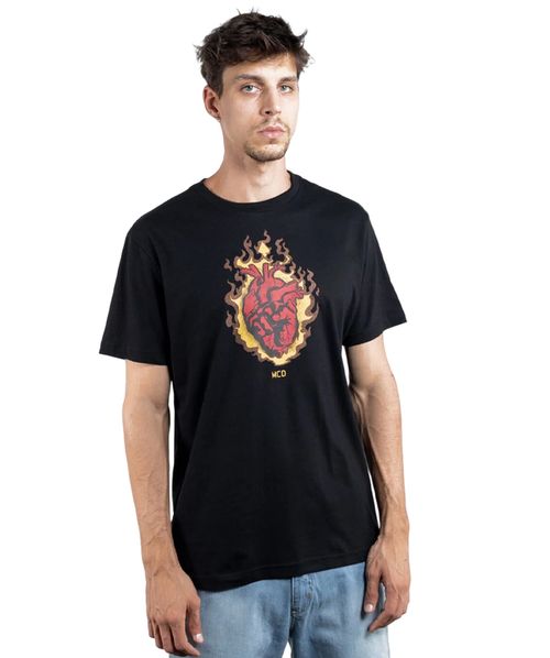 Camiseta MCD Regular Corazón En Llamas Preto