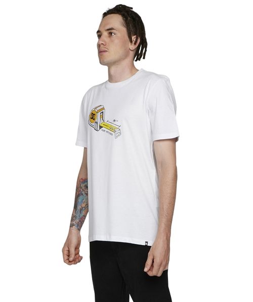 Camiseta DC Shoes Size Matters - Branco