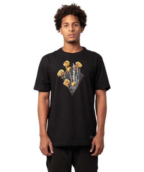 Camiseta Regular MCD Dourado Mão Caveira Preto